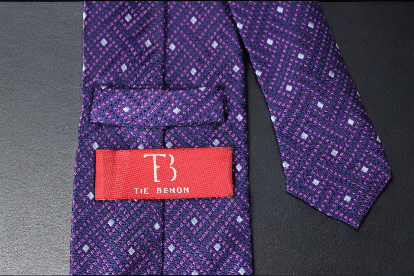 Elegant Purple Geometric Tie & Pocket Square