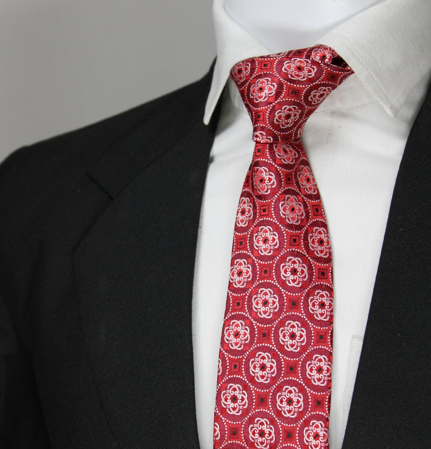 Elegant Red Geometric Patterned Tie & Pocket Square