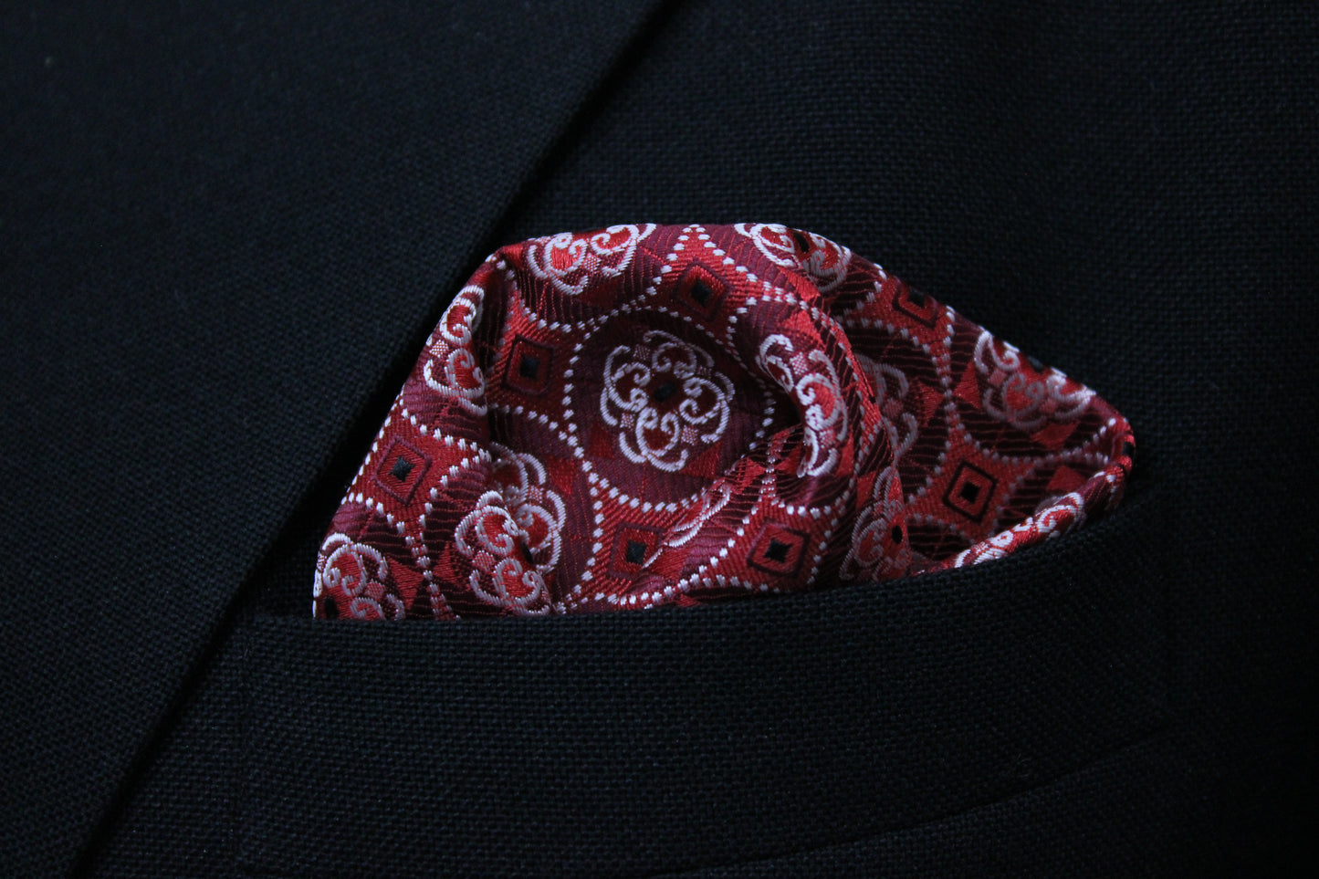 Elegant Red Geometric Patterned Tie & Pocket Square
