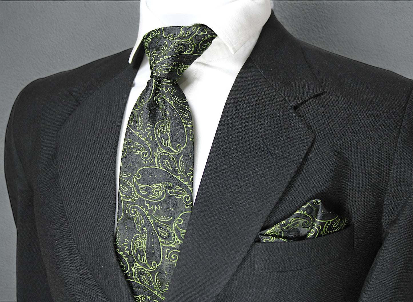 Elegant Green & Black Paisley Tie & Pocket Square
