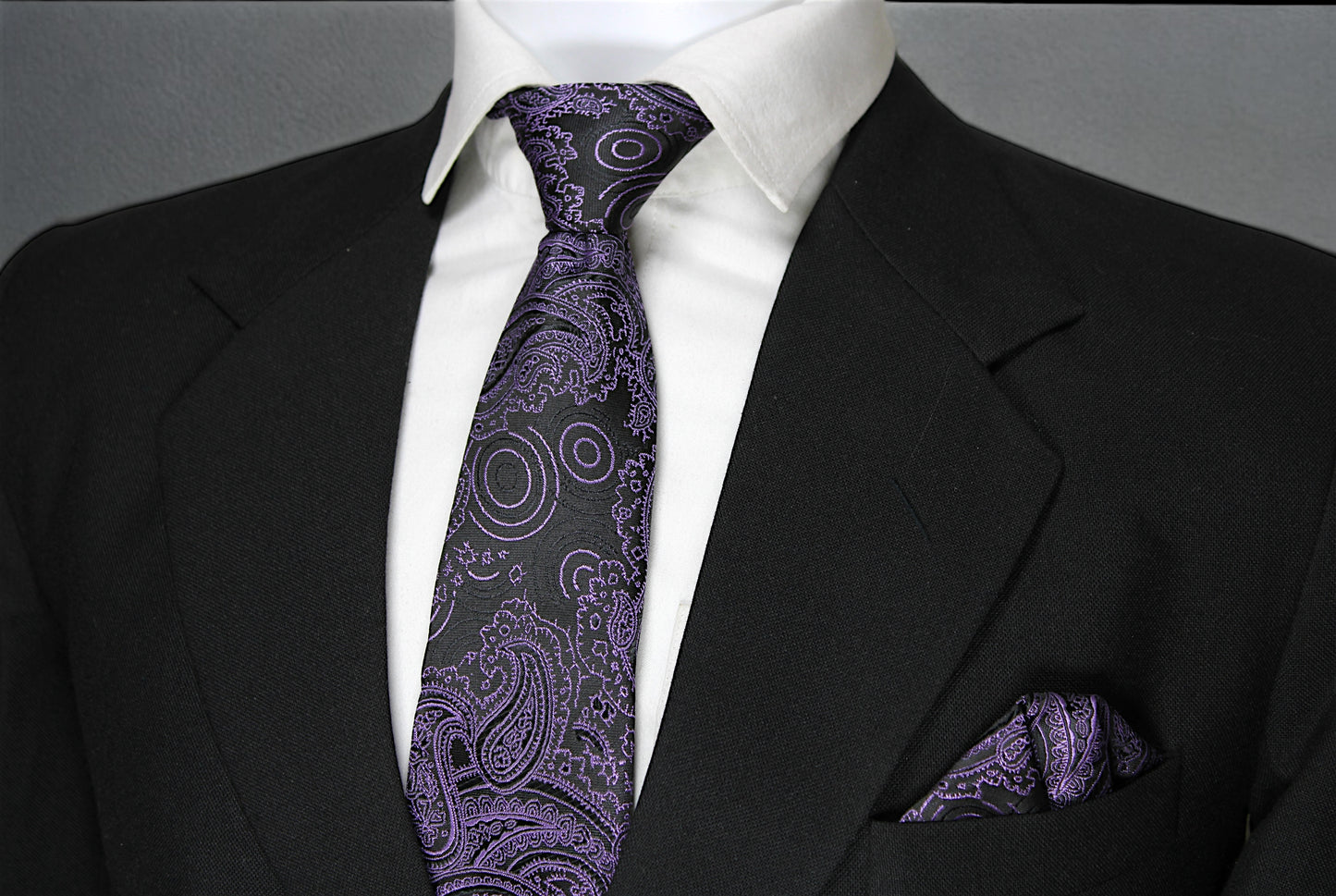 Elegant Black & Purple Paisley Tie & Pocket Square