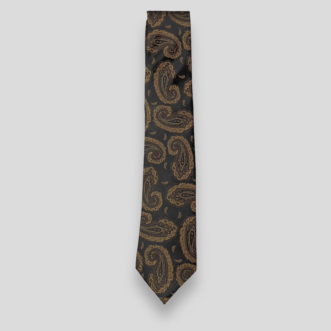 The Classic Brown Paisley Tie: A Timeless Addition to Your Wardrobe