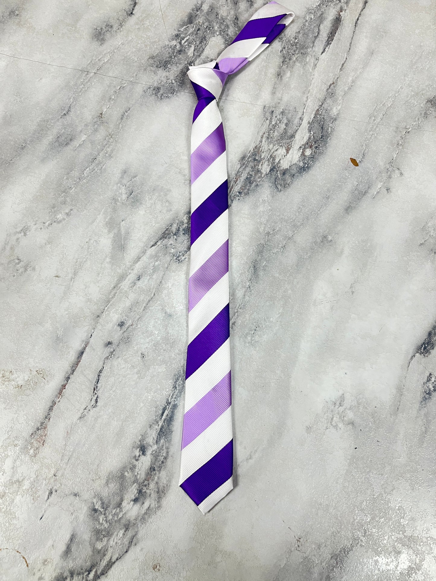 Tri color stripe slim tie