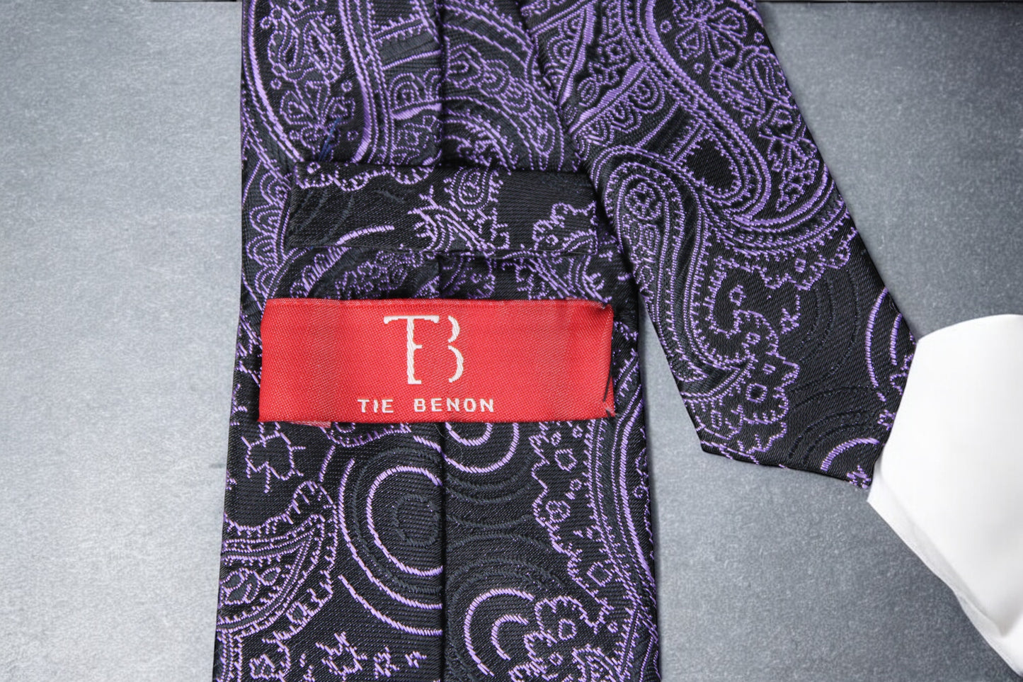 Elegant Black & Purple Paisley Tie & Pocket Square