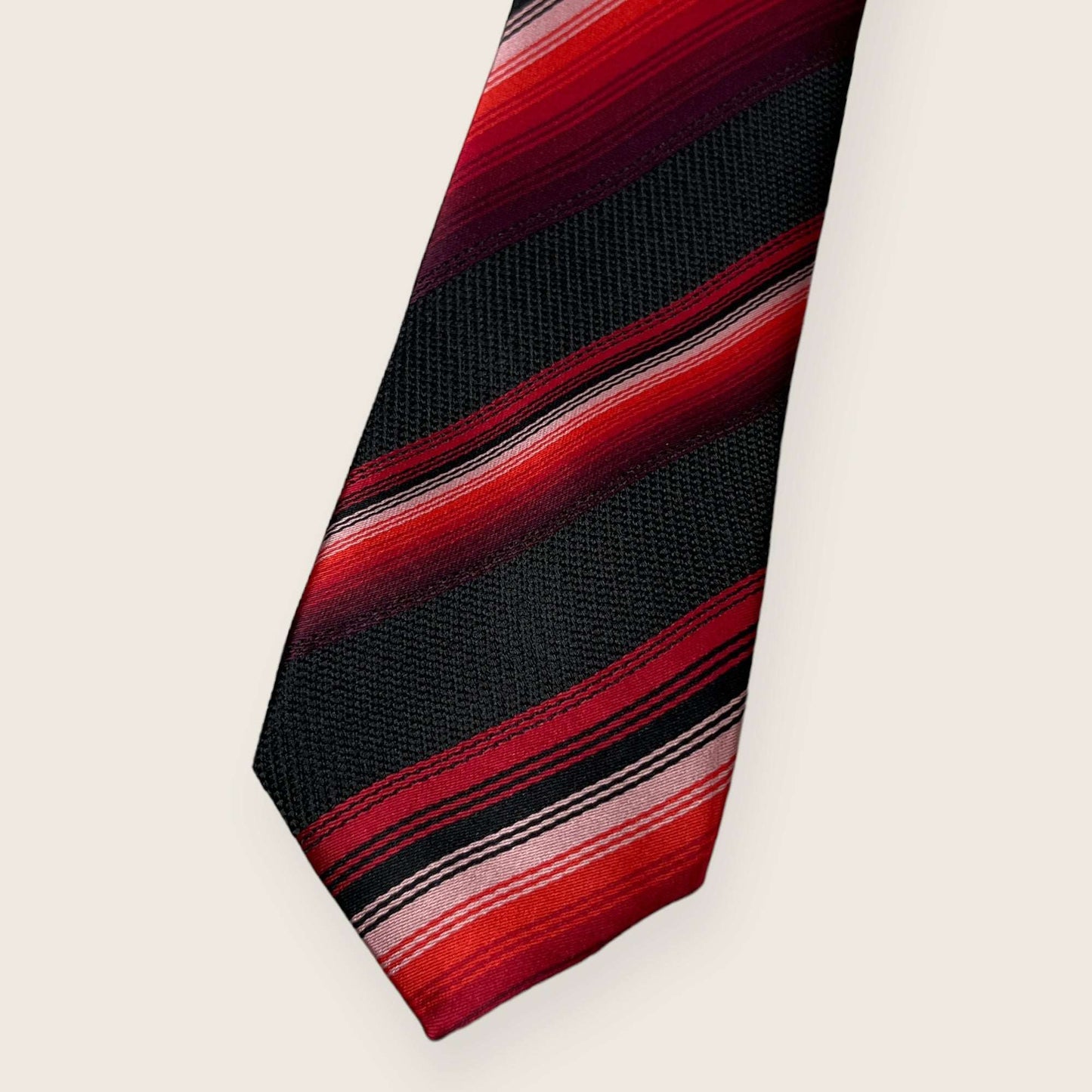 Gradient Red Stripe Tie